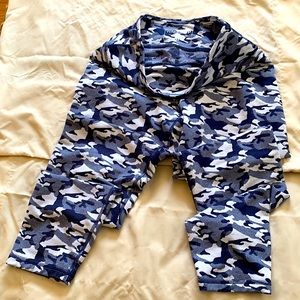 Walkpop blue camouflage leggings. Comfy and easy to wear. Must have for spring!
